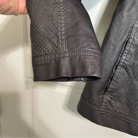 NWT Black Swan Faux Leather‎ Jacket Perforated Detail Zip Up Gray Size M - Picture 9 of 11